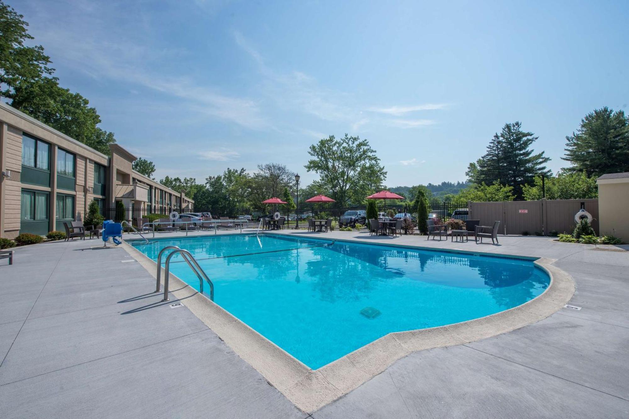 Hotel Mtk Mount Kisco מראה חיצוני תמונה